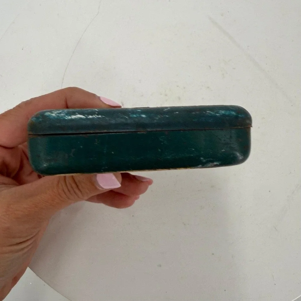 Vtg French pharmacy tin 